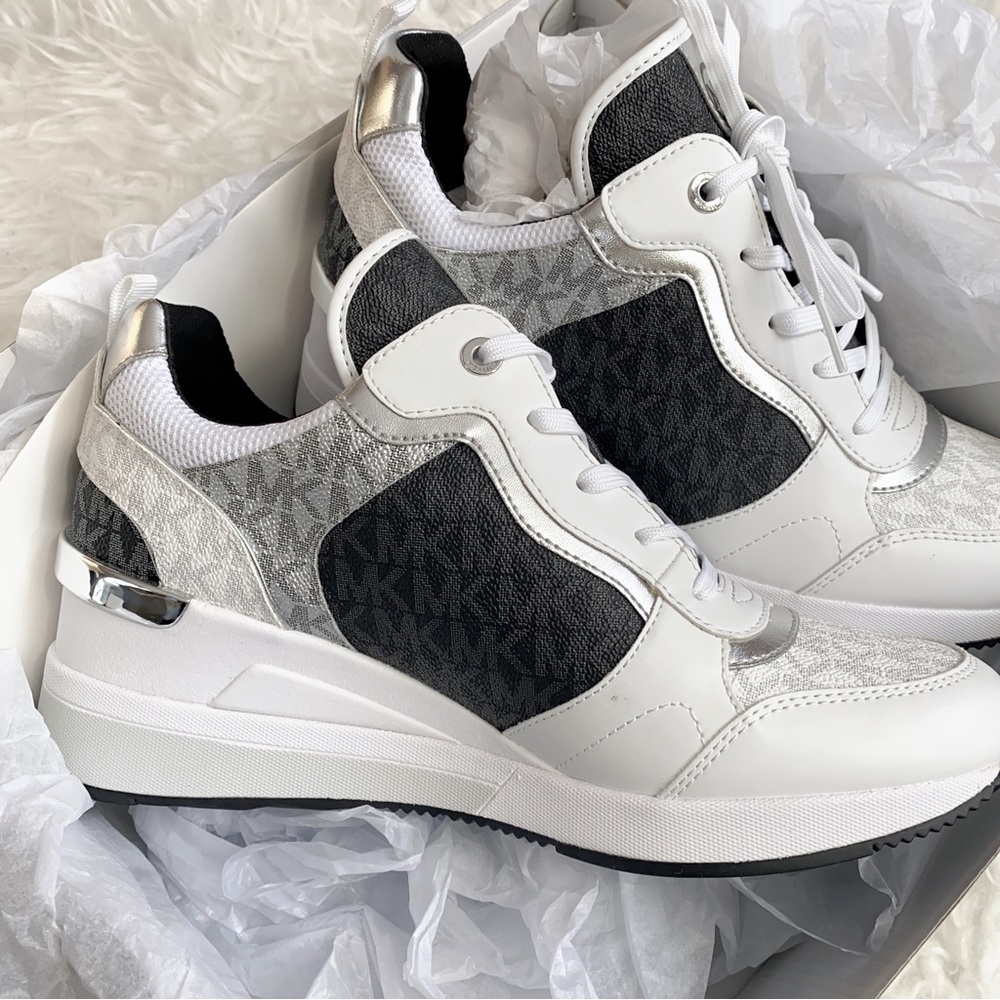 Michael kors women’s Crista Mixed-Media Trainer size 10 - Picture 2 of 10